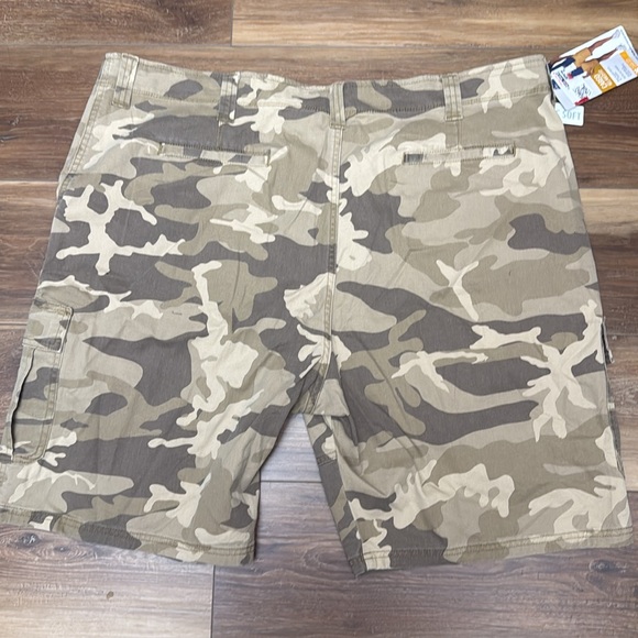 Wrangler cargo shorts. - Picture 3 of 3